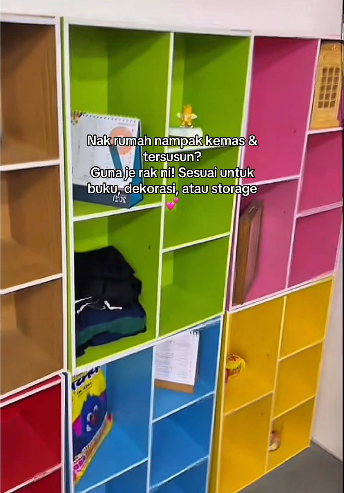 Biar ruang nampak kemas & aesthetic. Grab rak ni sekarang sebelum sold out! 🛒✨ #bookshelf #rakbuku #shelfrack 