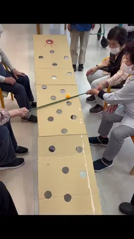 Instagram５４万人フォロワー数 日本一のデイサービス👑 年間300以上のレクを実施 室内で楽しめるゲームを動画です リハシャインみやこんじょは毎日レクをしています！ #レクリエーション #リハシャイン #デイサービス #recreation 