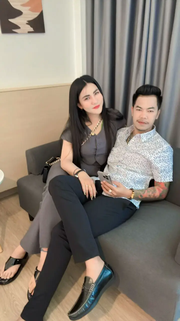 ขอบคุณนะที่มีพื้นที่และเวลาให้ผมได้พัฒนาตัวเอง เรียนรู้ ทักษะใหม่ๆ อย่างต่อเนื่อง อยู่เสมอ ได้แสดงความสามารถและใช้พลังที่มีทั้งหมด ลงไปกับงานและหน้าที่ เพื่อเป้าหมายอันยิ่งใหญ่ของคนในครอบครัว 💕 ขอบคุณคนใน บ้าน  ส  เพชร  ที่เชื่อในตัวผมและพร้อมที่จะฝ่าฝันไปกับเรือลำนี้จนถึงฝั่งฝันอันยิ่งใหญ่ของพวกเรา ผมมายืนจุดนี้กันได้มันไม่ง่ายหลอก 