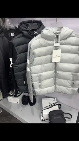 Phao Moncler Có Mũ Cho Ae Đón Gió Lạnh 🥶 #huyanhdsq2 #quanaonam #thoitrangnam #hangcosan #fyp #viral 