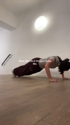 Enough social media for today, can’t even do a proper push up with my noodle arms😹 #fyp #fy #trend #pushup #throwitinacircle 