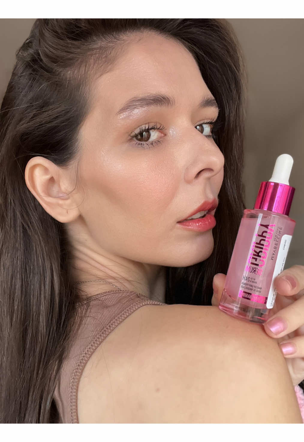I tried the new @Maybelline NY Grippy Serum Primer with 2% niacinamide — deeply hydrating and keeps my makeup in place for up to 24 hours! 🌿 Combined with the SuperStay Lumi Matte foundation (so lightweight, enriched with amino acids, and lasts up to 30 hours), this duo gives me that radiant, plumped, skin-like finish I love 💕 And in natural light… it’s just wow! ✨ #GlowyMatte #HydratedSkin #MaybellineBeauty #maybelline 