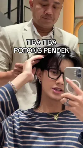 Tadinya mau lebih pendek, tapi ragu banget haha, ketimbang nyesel mending jangan dah #haircut #hairstyle #salon #hair #videolebihpanjang 