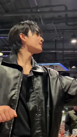 ทางนี้ไม่ไหววว🫠#GMMTVFANIVALxPerthSanta #PerthSanta #เพิร์ธแซนต้า #PerthTanapon #Santapp @PERTHPPE @Santa 