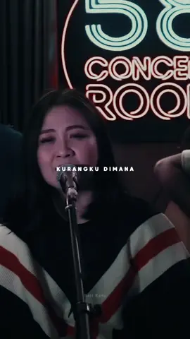 “Yang lahir 90-an pasti pernah denger lagu ini sambil ngerasa paling tersakiti di dunia.” 💔 #astrid #mendua #sadsong #galau #lagu2000an 