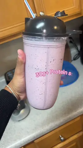 Ayeeee easy breezy covergirl #protein #proteinshake #9to5 