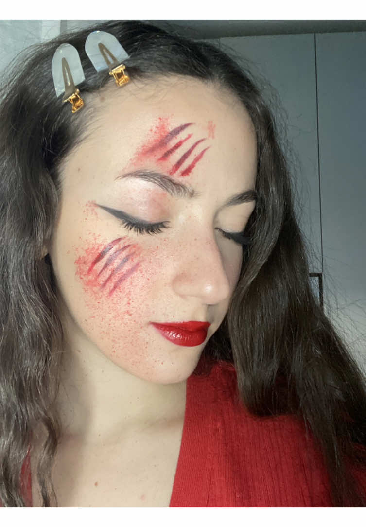 Easy make-up halloween 🎃🩸#makeuphalloween #easymakeup #halloween #halloweenmakeup #foryou 
