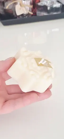 🎄Christmas candles making- snowflakes ❄️ #christmascandle #candlemaking #snowflake #christmas #decor #giftidea #handmadegift #madeinbelgium 