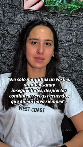 Mi objetivo nunca es cubrir, sino revelar. Revelar la mujer que ya eres, recordarte tu propia luz y construir esa capa de confianza que te hará sentir invencible al salir por la puerta. Gracias por confiarme no solo tu imagen, sino esos momentos cruciales de tu vida. Esto es mucho más que solo mqquillaje.  Es sanación, es empoderamiento, es crear recuerdos imborrables. Gracias a mi clienta por describir mi trabajo mejor que yo. #maquillaje #sociales #clienta #maquilladoraenlecheria #anzoategui 