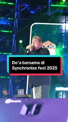 Abi dan Opick menutup penampilan di Synchronize fest 2025 dengan doa untuk anak-anak Indonesia dan pembebasan negara Palestina Share pengalaman kamu yang nonton Abi dan Opick di Synchronize fest 2025 kemaren  #haddadalwi #opick #SynchronizeFest25 #musikviral #sholawat  