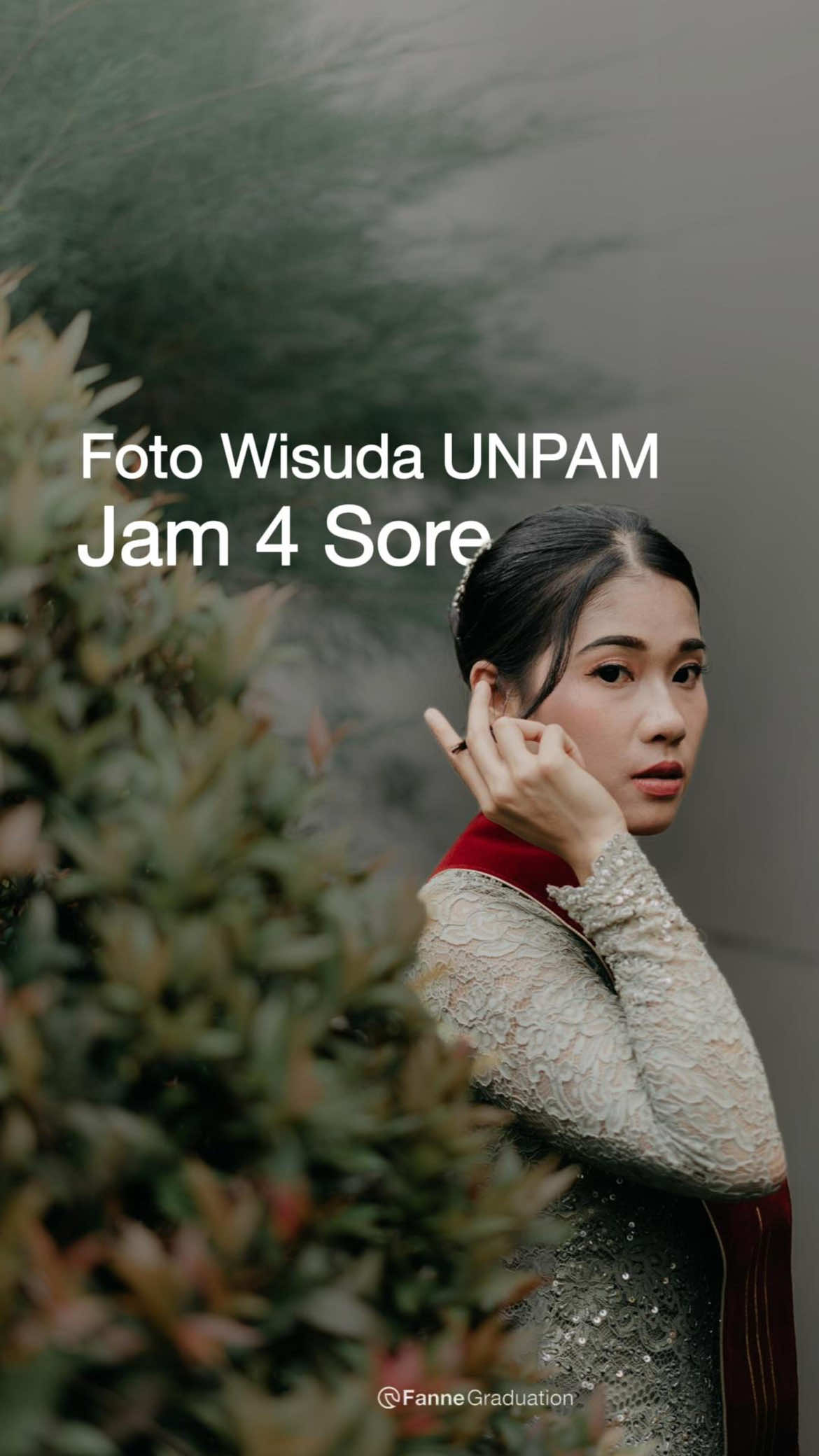 Enak banget kan kalo foto wisuda jam 4 sore tuh🥰 makasih banyak banyak woi🙌🏻 @Chellagt  #fotowisuda #wisuda #graduation #fotografertiktok 