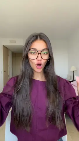 Siempre he pensado que las prendas básicas y las prendas versátiles NO son lo mismo.  Para mí tienen dos funciones completamente distintas que se pueden complementar pero NUNCA sustituirse . 🙃👚🧥🛍️ Que pensáis???  Ig// ineesgaarcia  #prendas #looks #outfit #basicos 