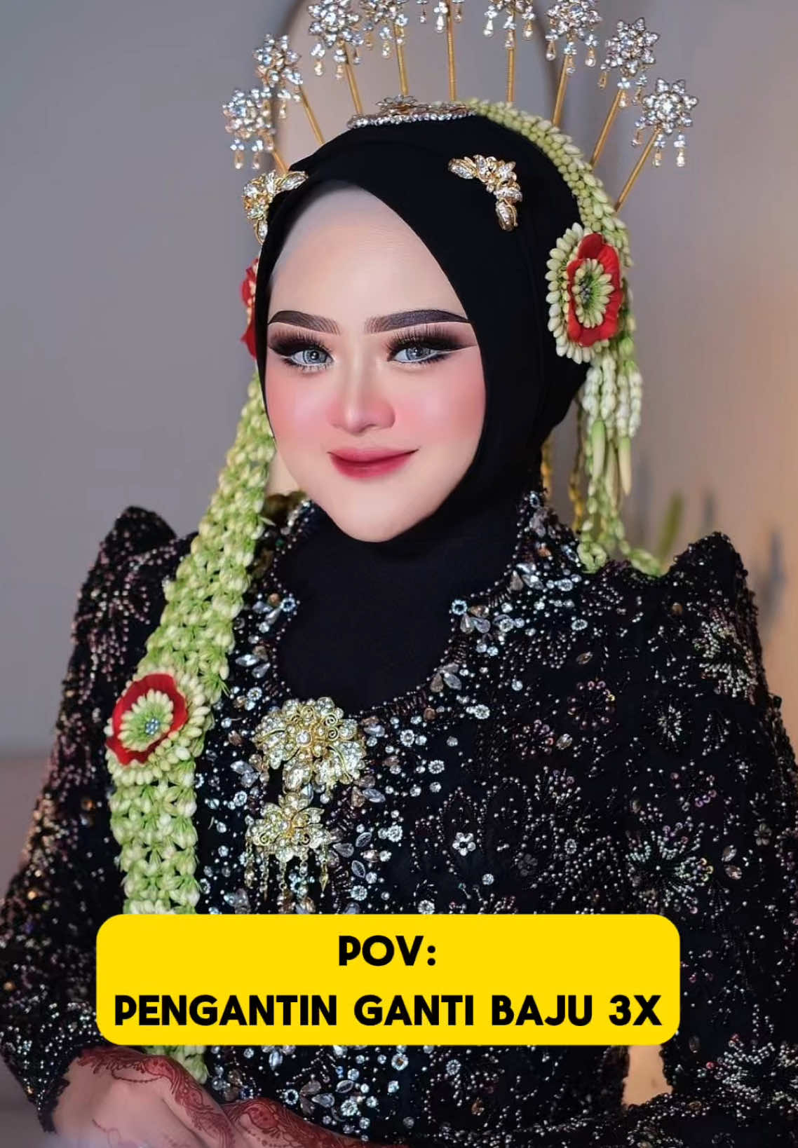Menurut kalian yg paling Cantik pke baju warna apa guyss..??😍 #makeupartist #pengantinidaman #makeupwedding #periaspengantinindonesia #muahitsjember 