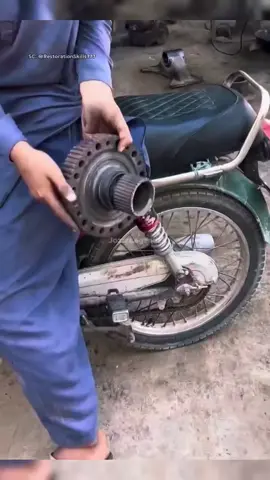 Begini Cara Paman Berkacamata Memperbaiki Poros Gigi yang Retak! #vod #trending #fyp #paman #berkacamata 