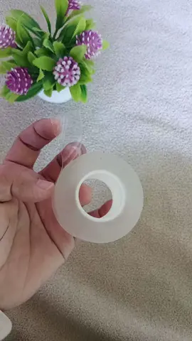 “Tanpa paku, tanpa ribet 💫 Double tape nano transparan ini bisa nempel kuat di dinding mana aja — bersih, rapi, dan bisa dicuci ulang 😍 Solusi simpel buat rumah makin estetik tanpa bekas lubang 🔥” #doubletape #perekatajaib #tanpapaku #alatrumahtangga #tempelandinding 