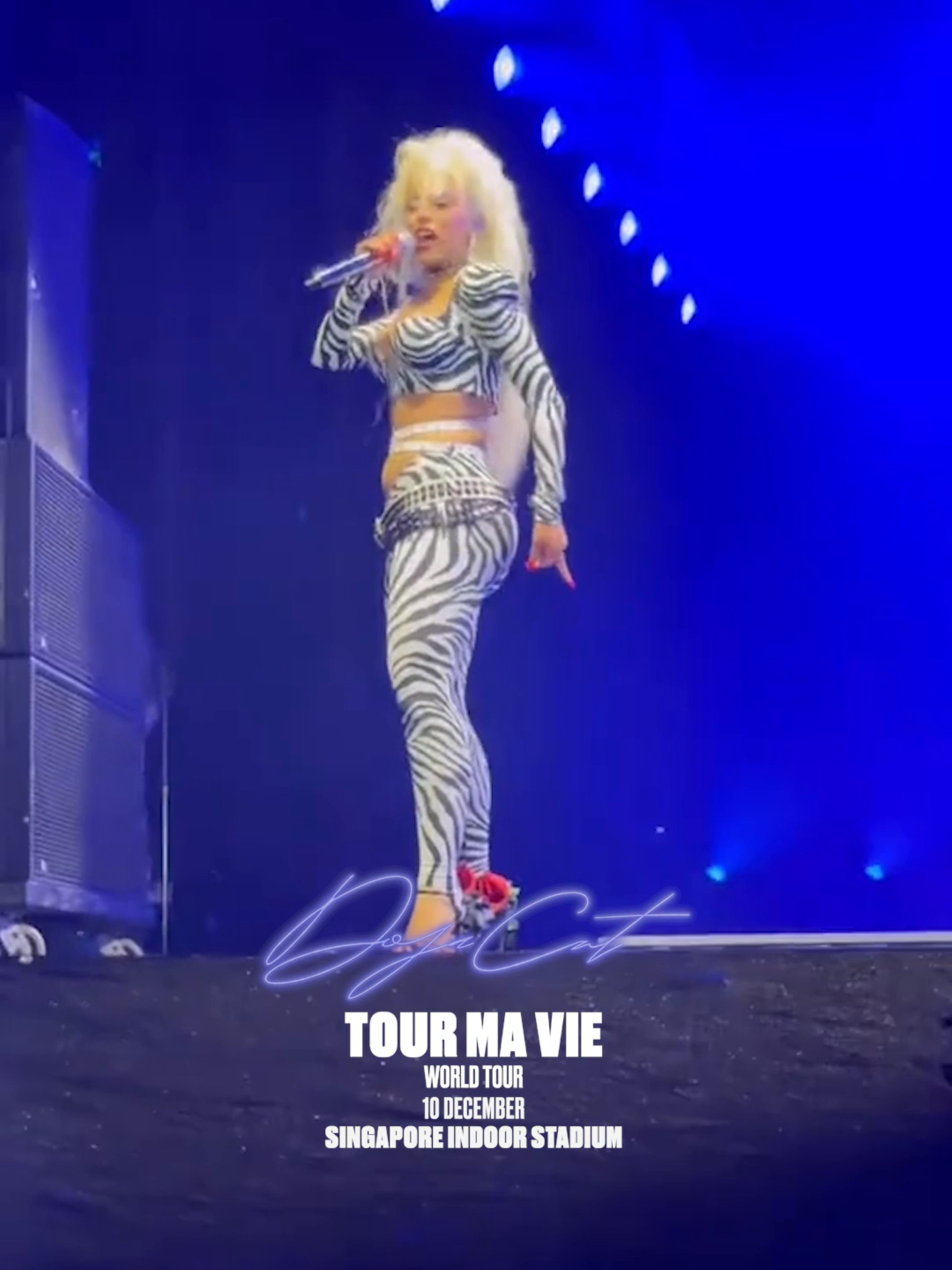 You know the lyrics. You know the groove. All's that left is to get your tickets!  Very limited tickets left - don't regret not getting any! 😛 🐱 𝐃𝐨𝐣𝐚 𝐂𝐚𝐭 – 𝐌𝐚 𝐕𝐢𝐞 𝐖𝐨𝐫𝐥𝐝 𝐓𝐨𝐮𝐫 📆 10 December 2025 📍 Singapore Indoor Stadium 🎫 ticketmaster.sg 📹: _dojacskittenz #DojaCat #MaVieWorldTour #LiveNationSG