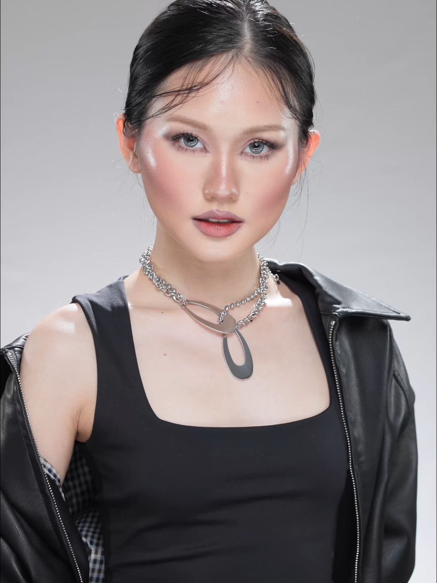 Who is this??? #hagiangmakeup #transition #makeup