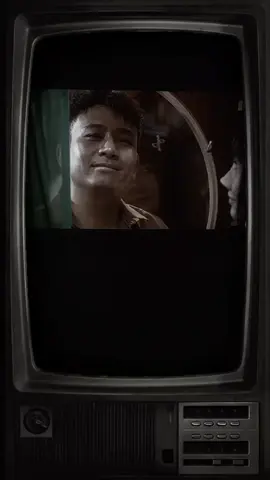 Tình yêu chân thành không cần đến vẻ ngoài lộng lẫy hay những lời hứa hẹn bay bổng. Nó khởi đầu từ khoảnh khắc hai tâm hồn chạm nhau — lặng lẽ mà sâu sắc, như thể đã từng gặp gỡ ở kiếp nào đó xa xăm. Khi ấy, ánh mắt không còn soi tìm cái đẹp của hình hài, mà nhìn thấu vào những mảnh vụn trong tim người kia. Họ yêu nhau không vì muốn sở hữu, mà vì nhận ra trong thế giới đầy giả tạo này, vẫn còn một nơi để hai trái tim được là chính mình. Một tình yêu không cần ồn ào, chỉ cần đủ thật… để mỗi khi nhìn nhau, cả hai cùng thấy bình yên. 💫 #sweetie_1901 #thoaihay #tamtrang #xuhuong #viral