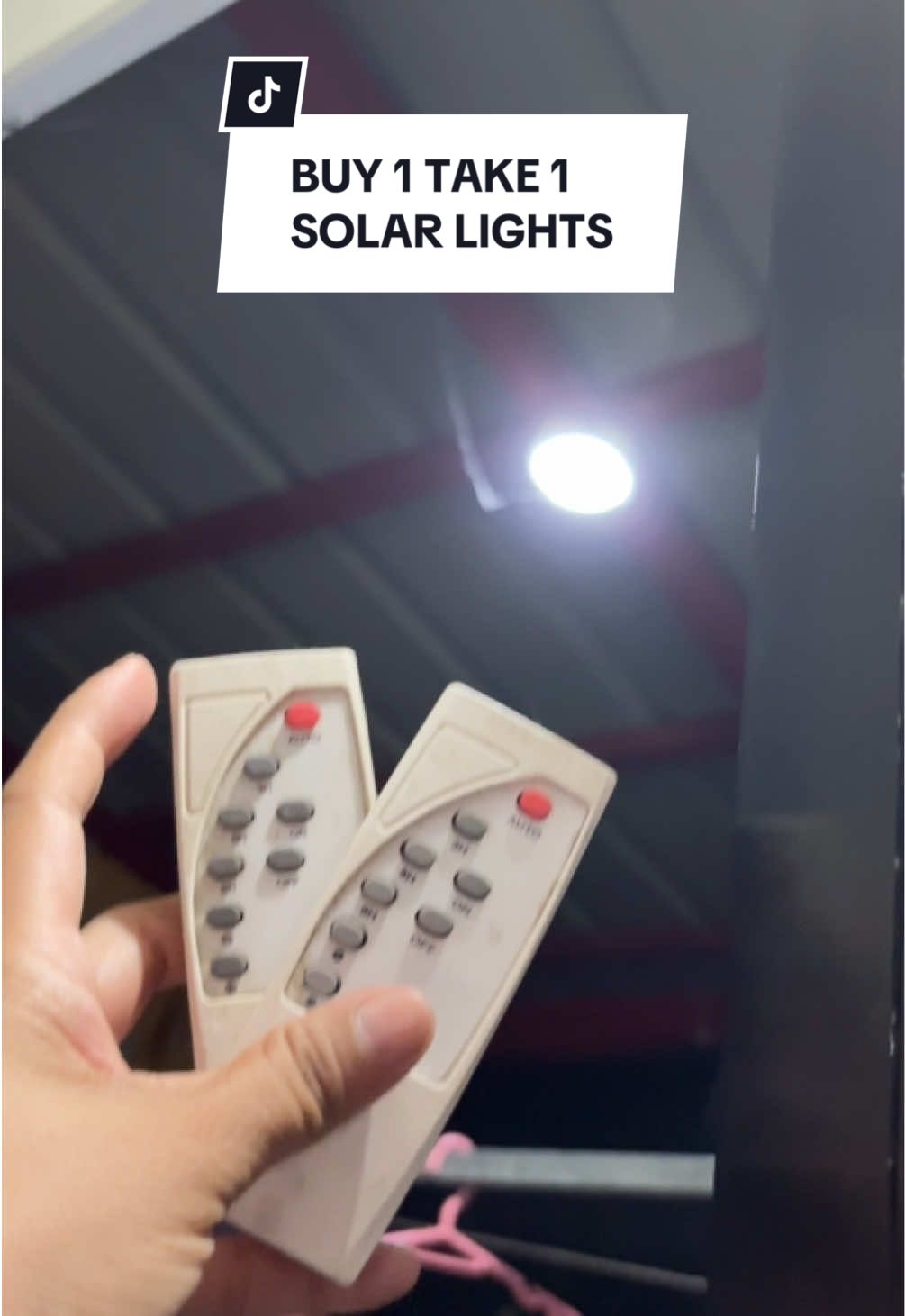 Tipid Kuryente at may pang emergency lights kana din. Mura lang to dito sa ating yellow basket👌✅ #solarlights #tipidkuryente #solarpanel 