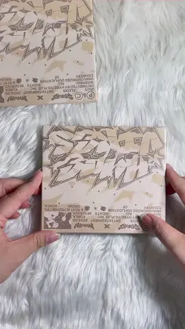 Album khó mở nhất từ trước đến giờ mình từng unbox 😵‍💫 Cần 1 vid hướng dẫn cách unbox ver compact ạ 😭 #seungcheol #mingyu #seventeen #승철 #민규 #새븐틴 #album #hypevibes 