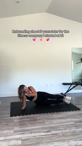 Shoot with the absolute best @Vancouver Island Photographer yesterday !! 💗✨ if you live on Vancouver island I HIGHLY recommend Kelsey!! #Fitness #photoshoot #smallbusinessowner #personaltrainer #fyp 