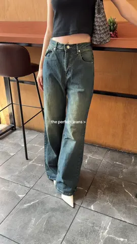 Bener deh peps, jeansnya ga bakal mengecawakan kok 🥰 #fashiontiktok #OOTDIndonesia #outfitinspo 