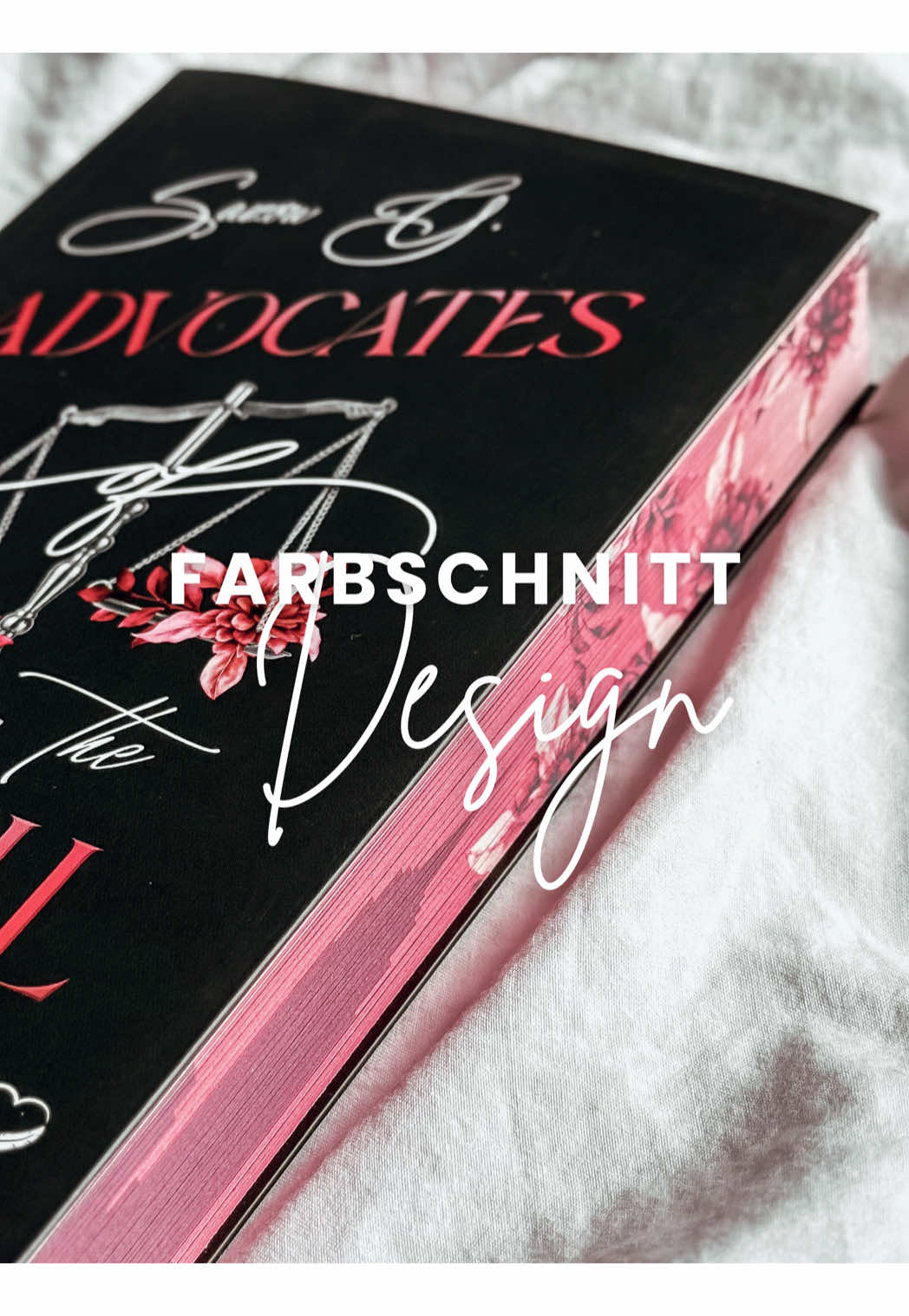 🩷 FARBSCHNITT DESIGN 🩷 Ich durfte in meiner Zeit beim @Federherz Shop den Farbschnitt auch zu »Advocates of the Devil« von @SazouG.Autor designen 🥹 Wie gefällt er euch? Cover ist von @Nikolina Drum 🩷 Das Buch mit Farbschnitt könnt ihr bei @buecherbuechse.friends bestellen. #farbschnitt #farbschnittliebe #federherzverlag #BookTok #bookdesign 