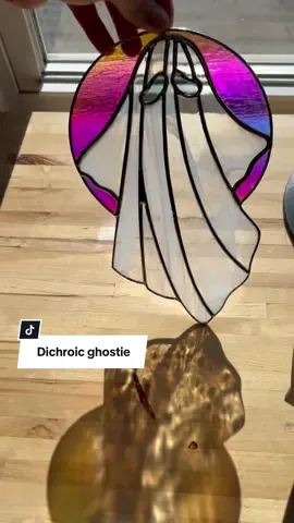 He’s spooky but he’s also very fancy. #glassart #stainedglass #spookyart #dichroicglass 