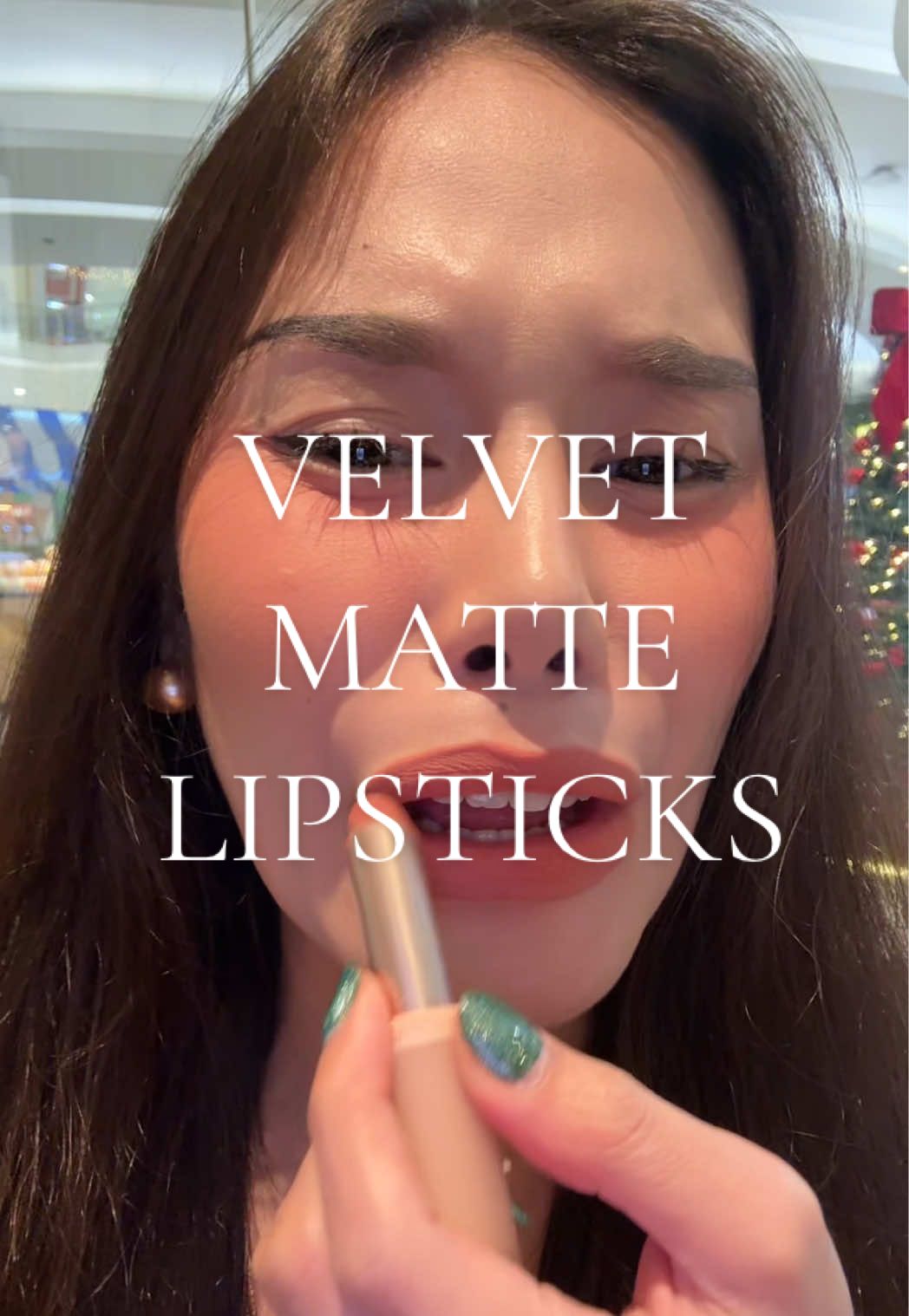 Replying to @amydapog Nakakalokaaa sakit na ng nguso, pero infernes ganda ng shade na to ha! Hindi na ako magtataka kung laging sold out tong Velvetmatte lipstick na ito, kse nmn ganda ng texture tapos super gaganda pa ng mga shades! Lakas maka fresh! #velvetmatte #mattelipstick #softmatte #softmattelipstick 