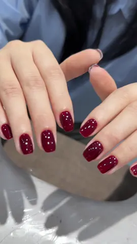Màu đỏ thạch này nó siêu trắng da, thêm khách tay trắng nữa, lên video khách đừng tưởng em chỉnh app quá đà nha, em hông có chỉnh sửa gì hết 😭😭 ——————————————————  🌸 SOPHIA NAILS STUDIO 🌸  -------------------- ☁️ 𝗧𝗶𝗺𝗲 : 8:00 AM - 8:00 PM ☁️ 𝗛𝗼𝘁𝗹𝗶𝗻𝗲 :  O963.542.606 ☁️ 𝗔𝗱𝗱𝗿𝗲𝘀𝘀 : 11 đường số 17, Phước Long, Q9   Nhận đào tạo học viên chuyên nghiệp 🤎🤍 #viralvideos #sophianailsstudio  #phucungmongtaocau #nail_thạch_đỏ 