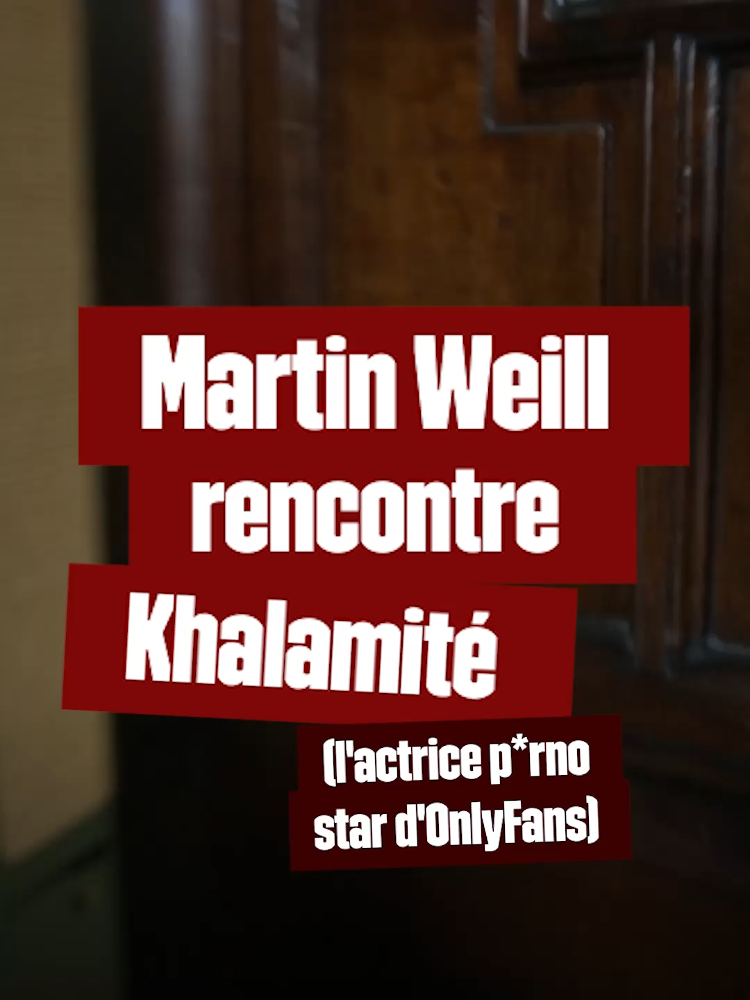 « Tu peux perdre toute ta famille, tous tes proches… ». Martin Weill qui manipule des s*x toys en forme de tentacule dans l’appartement de Khalamité, on l’avait pas vu venir ! Comme elle, de nombreux Françaises et Français vendent aujourd’hui leurs photos et vidéos intimes sur OnlyFans et Mym, deux plateformes qui ont une promesse : un lien direct et authentique entre créateurs et consommateurs. En quelques années, le marché a explosé. Qu’est-ce que cela dit de notre société ? De notre rapport à la sexualité ? Quelles dérives possibles, face à l’appât du gain ? Avec son équipe, Martin Weill est allé à la rencontre des Français qui ont franchi le pas, pour mieux comprendre le phénomène. OnlyFans, Mym : le corps sur abonnement, mercredi 15 octobre à partir de 21h25. #onregardequoi #khalamite #of #reportage #mym #actu