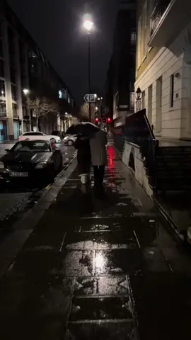 من عادتي مادس درب الهوى دس                                                                  ألعب على المكشوف واكشف سواده                                                                     من مد لي يمناه مديت له خمس                                                                    ومن صد عني عفت شيفت بلاده                                                                          لانيي عزيز وعزتي تحكم النفس                                                                        والنفس ماترضى بهون المكاده                                                                   كل يوم اقول حبيبي باكر يحس                                                                        والوقت عدا والجفى صار عاده                                                                                            ويش تالية الحب يا مرهف الحس                                                                      مالي بحب ماوراه استفاده                                                                                      خلاص انا يا صاحبي دارسك درس                                                                             طبعك ترى فالود تبغي سياده                                                                                  ان كان عمرك فالهوى من خلق امس                                                                فيه الهوى مخلوق قبل الولاده                                                                 لا تحسب اني بخضع الراس ونفس                                                                                                                                                                                                                                                                                                   #explorepage #alain #explore