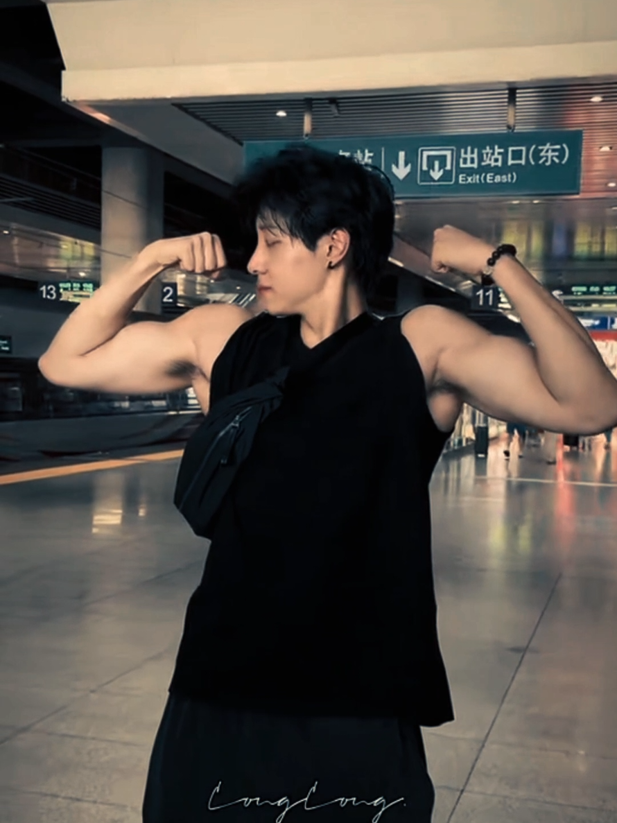 I know, your body is very muscular 🫦❤️ #maxiaoyu马小宇 #马小宇 #maxiaoyu 