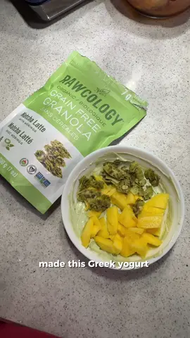 WHAT I EAT IN A DAY (for meal prep purposes only because we could all eat the same foods but would STILL look and Feel different!!) 🥭 Breakfast: Mango Matcha Protein Smoothie + Matcha Latte (30 grams of protein) 🌯 Chicken Bell Pepper and spinach wrap (40 grams of protein) 🥤 @alaninutrition Juicy Peach + one slice of Chocolate protein cake  🍳 Dinner: Scrambled eggs, sweet potataoea and Birthday Cake @barebells.canada Protein Bar ( 36 grams of protein) 🍵 Evening Snack: Matcha mango Greek yogurt bowl (22 grams of protein) 🥣 Macro Cap: Chocolate Protein Cereal @Oner Active #whatieatinaday #highprotein #highproteinrecipes 