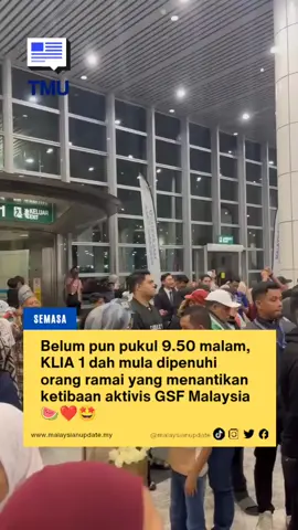 Belum pun pukul 9.50 malam, KLIA 1 dah mula dipenuhi orang ramai yang menantikan ketibaan aktivis GSF Malaysia 🍉❤️🤩 📹Caremelyf8 #malaysianupdate #themalaysianupdate #malaysianupdatenews #BeritaTMU #viral 