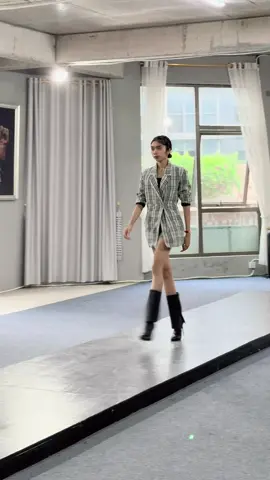 Training day🥀✨@Queen Of The Catwalk🇰🇭 @KALKIN BY OLIVA KONG #fypシ゚viral #fyp #Runway #model #catwalk 