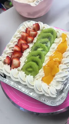 Un tres leches con fruta 🍓🥝🍑 #tresleches #treslechescake #baking #postres #dessert 