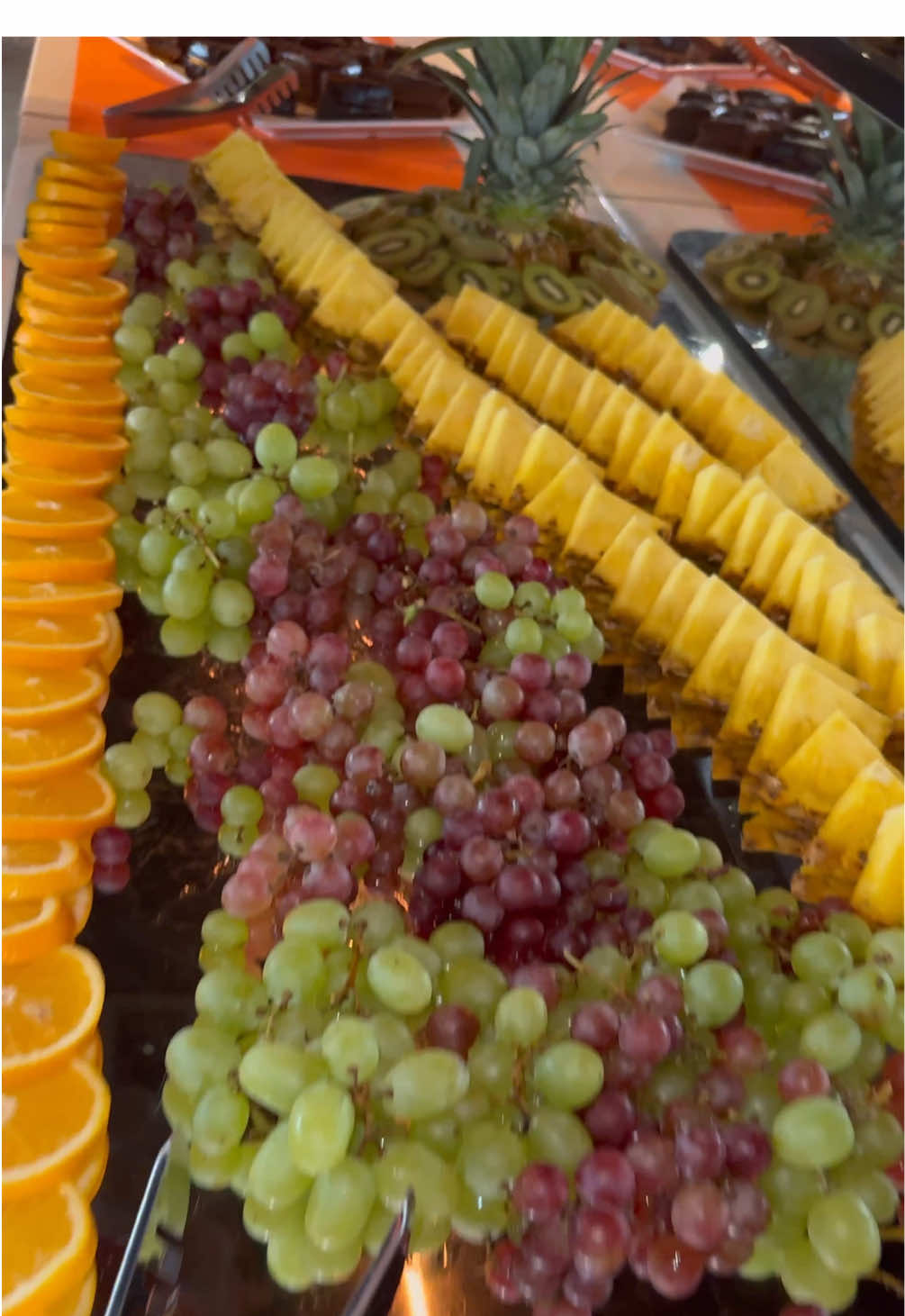 Ab heute ist es endlich soweit unser großes Mittagsbuffet startet im neuen Restaurant Kalina in Ketsch! Von Dienstag bis Freitag, jeweils von 11:30 bis 14:30 Uhr, erwartet euch ein reichhaltiges All-you-can-eat-Buffet mit warmen und kalten Gerichten, frischen Salaten, einer Suppe, Früchten, Kuchen und Desserts und das für nur 13 € pro Person (nur in Verbindung mit dem Kauf von mindestens einem Getränk). Mit dem neuen Standort in der Hockenheimer Straße 116 in Ketsch schlagen wir ein neues Kapitel auf. Ein Standort, der viele Vorteile bringt - umgeben von Firmen, Studenten, Arbeitern und Rentnern, die alle herzlich eingeladen sind, ihre Mittagspause bei uns zu genießen. Kommt vorbei, überzeugt euch selbst und erlebt unser Mittagsbuffet - wir freuen uns auf euch! #mittagsbuffet #allyoucaneat #hockenheim #fyp