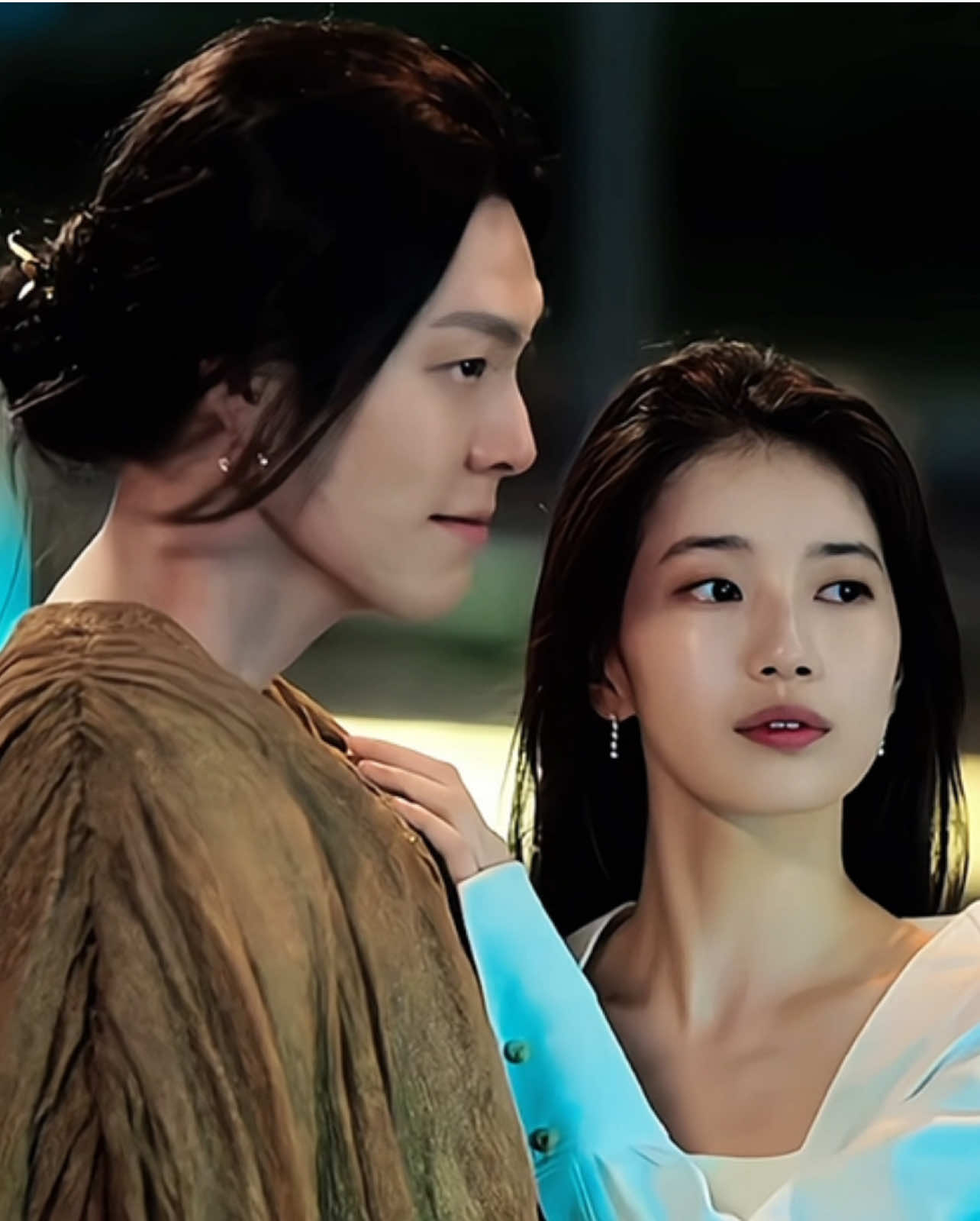 Nghiêng cả trái đất để ôm em🧎🏻‍♀️#geniemakeawish #baesuzy #kimwoobin #thandenoiuocdi 