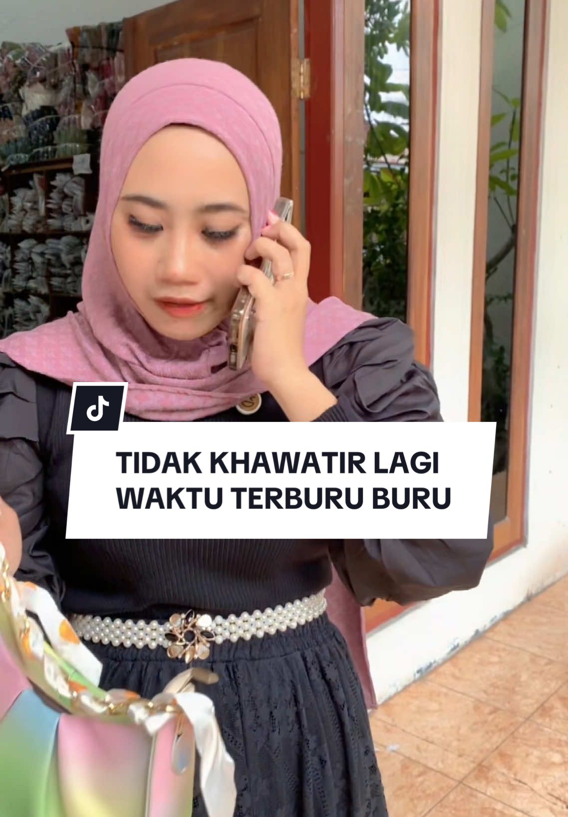 TETAP MODIS DI WAKTU YANG MEPET🤭 Ini dia rahasianya, Pashmina Kimo ,dipakai nyaman di padukan dengan outfit apapun tetap aman, cocok buat kamu yang tidak punya waktu untuk tanpil modis🥰 jadi jangan bingung lagi ketika waktu mepet tampil modis, Pashmina ini bisa jadi solusinya🤭 #hijabinstan  #rekomendasi  #olievehijab  #pashminainstant 