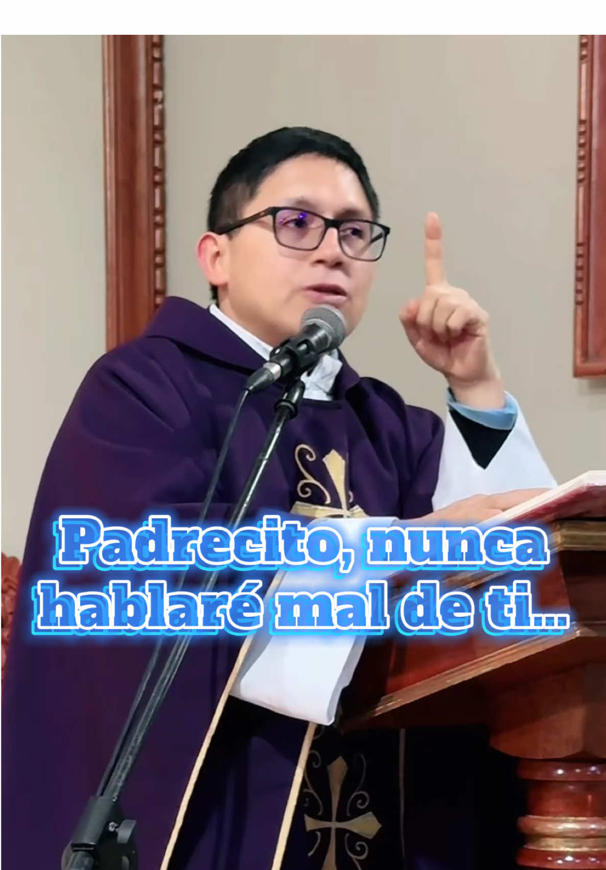 Hay gente que promete lealtad como tu ex prometió amor eterno 😂. Dicen “nunca te fallaré”, y al rato te traicionan y hasta te difaman 🙄🔥 #VerdadesIncómodas #HumorCatólico #Reflexión #FeConSinceridad #PadreEmerson