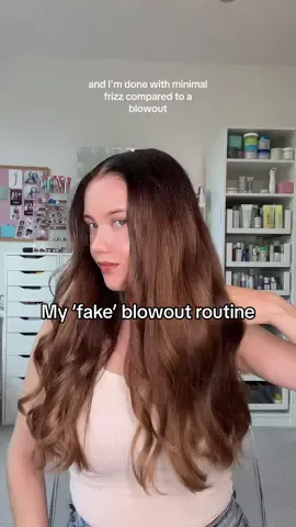 My go-to ‘fake’ blowout routine for frizzy curly hair 👩‍🦱 #blowout #curlyhair #frizzyhair #blowdry #sleekhair @Dyson UK @T3 Micro UK @TheBeachwaver 