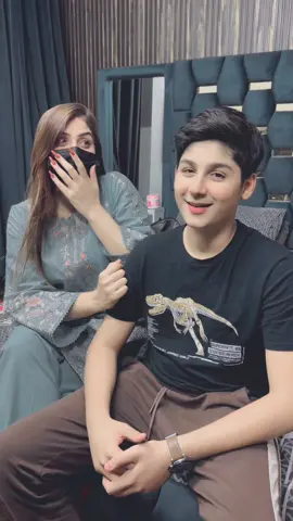 Bht beshrm ha ye  Kya bol raha🤣😜🙈@Rabiakhan806 #rabiakhan806 #foryou #foryou_page #comdey #foryoupage 