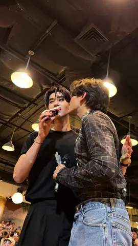 dicium depan mata banget 😭😭 cr: on video 🙏🙏🙏 #joongdunk😍 #joongdunkreallove🥑🐱 #joongdunk🥑🐱 #joongdunkisreal #joongdunk 
