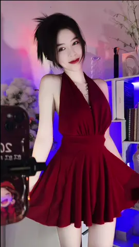 Tui cỡ vậy còn dám mặc, mấy b thoải mái đi 😂#TikTokAwardsVN #sarahduongreview #sarahduongvlog #sarahduonglive #vayxinh 