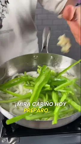 ¡Mira, cariño, hoy un buen pepito de ternera! Un bocadillo que va de frente, que es lo que es y no te engaña. Ojalá algunos políticos aprendieran de él. Porque escuchas al PP hablar del aborto y es para volverse loca. Son como el tiempo en primavera, que no sabes si salir con paraguas o con abanico. Un día se inventan que si ecografías obligatorias, otro día que si síndromes que no existen. Cuando se les pilla en el renuncio, recogen el hilo y dicen que no era para tanto. Pero a la que te descuidas, vuelven a la carga para limitar los derechos de las mujeres, eso sí, sin atreverse a decirlo con la boca grande. Y cuando Sánchez propone blindar el derecho en la Constitución para que nadie lo toque, se esconden como los niños que han roto un plato. El que quiere algo pero no se atreve a decirlo, es porque sabe perfectamente que no tiene razón. #abortolegal #derechosdelamujer #españa #foryou #feminismo 