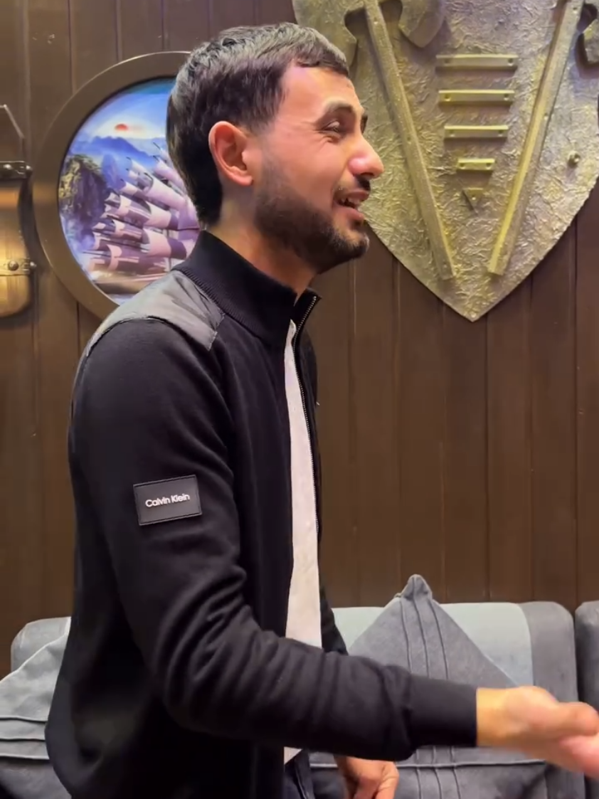- Səni unutmaram dedin yanındakı kimdi?! 💔 🙂 #karazade @Karazade Murad 🎙 