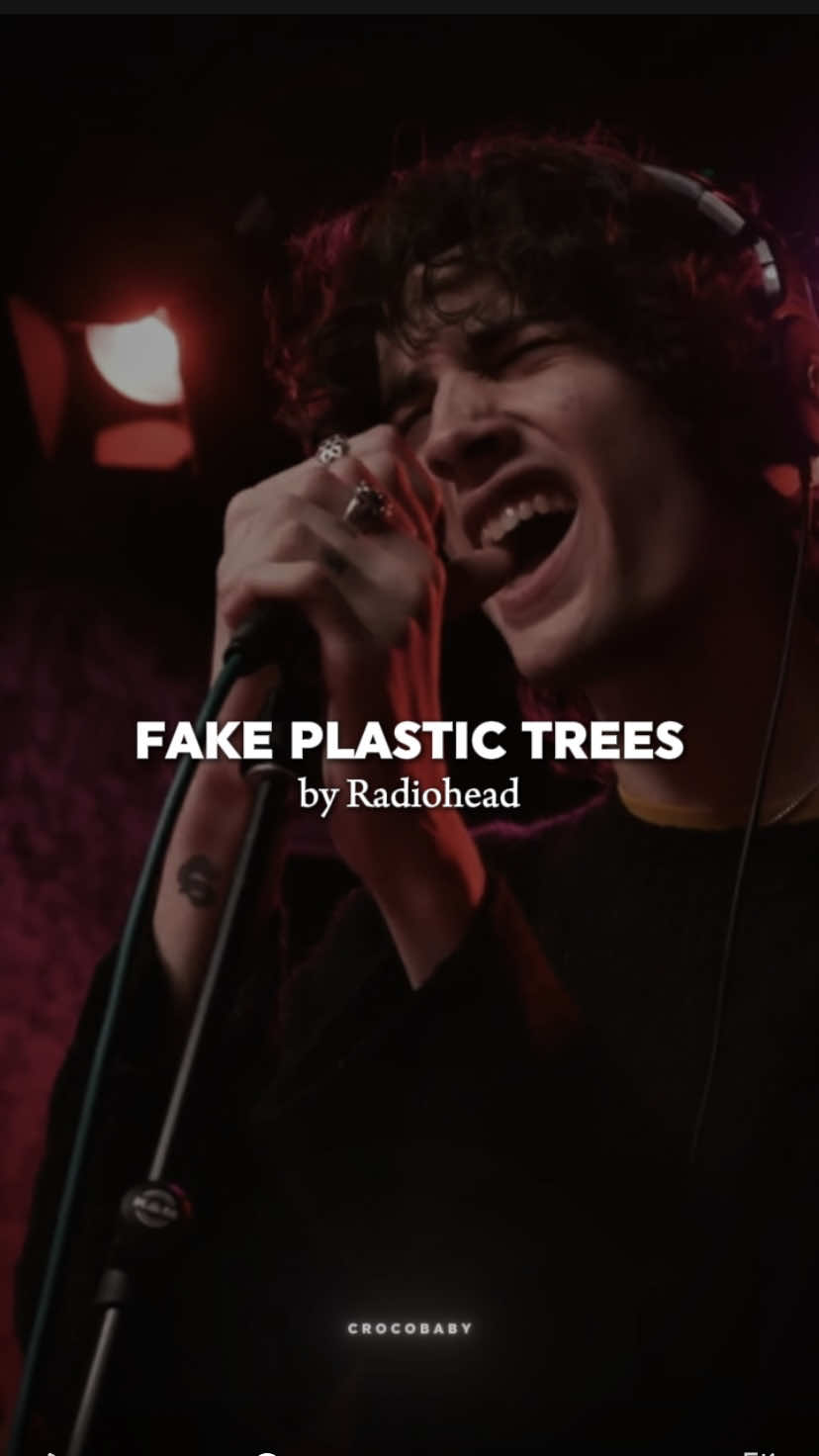 There’s something about Sombr’s voice—it turns Radiohead’s sadness into something painfully beautiful. Song: Fake Plastic Trees - @radiohead Cover by @sombr  #musiclyrics #crocobaby #lyricedits #world #sadsong    
