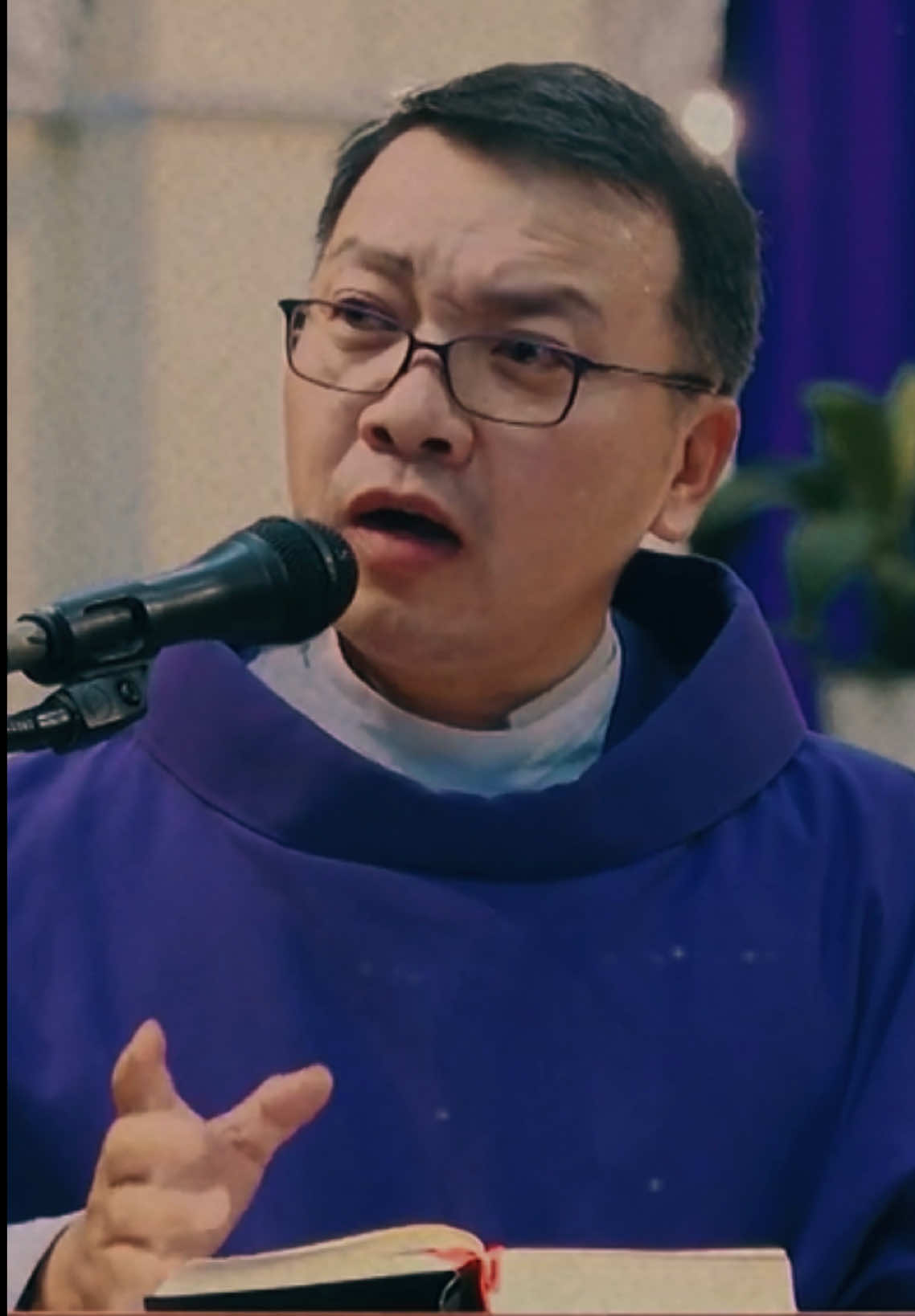 Những người dành nhiều thời gian online là những người cô đơn nhiều nhất. @Thánh Tâm Catholic #lmphuongdinhtoai #cauchuyencuocsong #binhancatholic #catholictiktok #sachchiecchieusaubuihoaquynh 