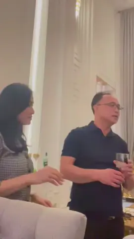 វិដេអូលោកជំទាវនឹងអ្នកឧញ្ញា មួយណាក៏មើលហើយអង្គុយអាញឹមម្នាក់ឯងដែរ☺️❤️ sweet ពេក🫣☺️🌷 #លោកជំទាវម៉ៅចំណាន❤️🙏 #អ្នកឧញ្ញាគិតម៉េង❤️🙏 #ប្រធានសមាគមន៍សិល្បករខ្មែរ 